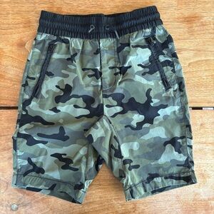 GAP Boys Medium Camo Shorts Cargo Quick Dry and Zippered Pockets